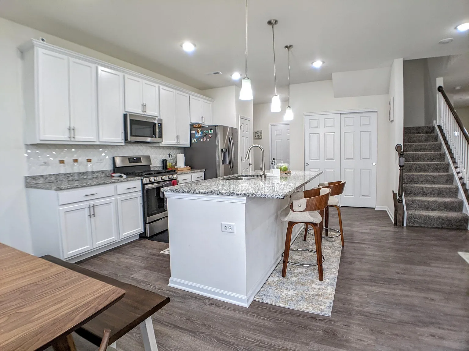 3 bed, 2.5 bath, 1923 sqft, $3,300 — Photo 4