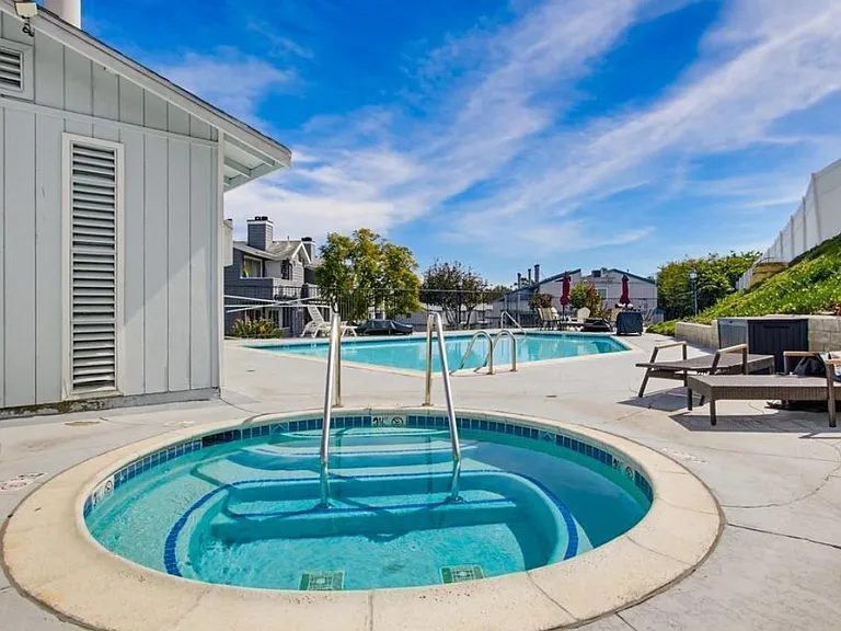 jacuzzi & pool