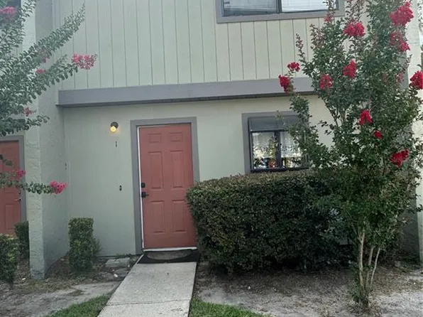 2300 SW 43rd St APT P1, Gainesville, FL 32607