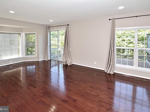 4th image of 22539 Maison Carree Sq