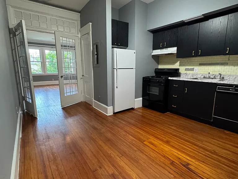 160 4th St NE #4 — Photo 8