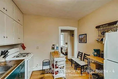 1083 Chatsworth St N #4 — Photo 11