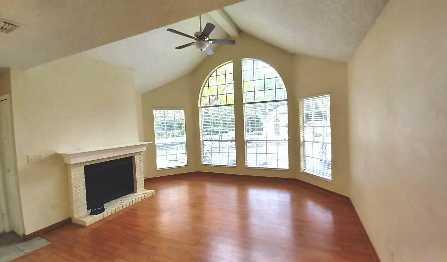 575 Bloomington Ct — Photo 4