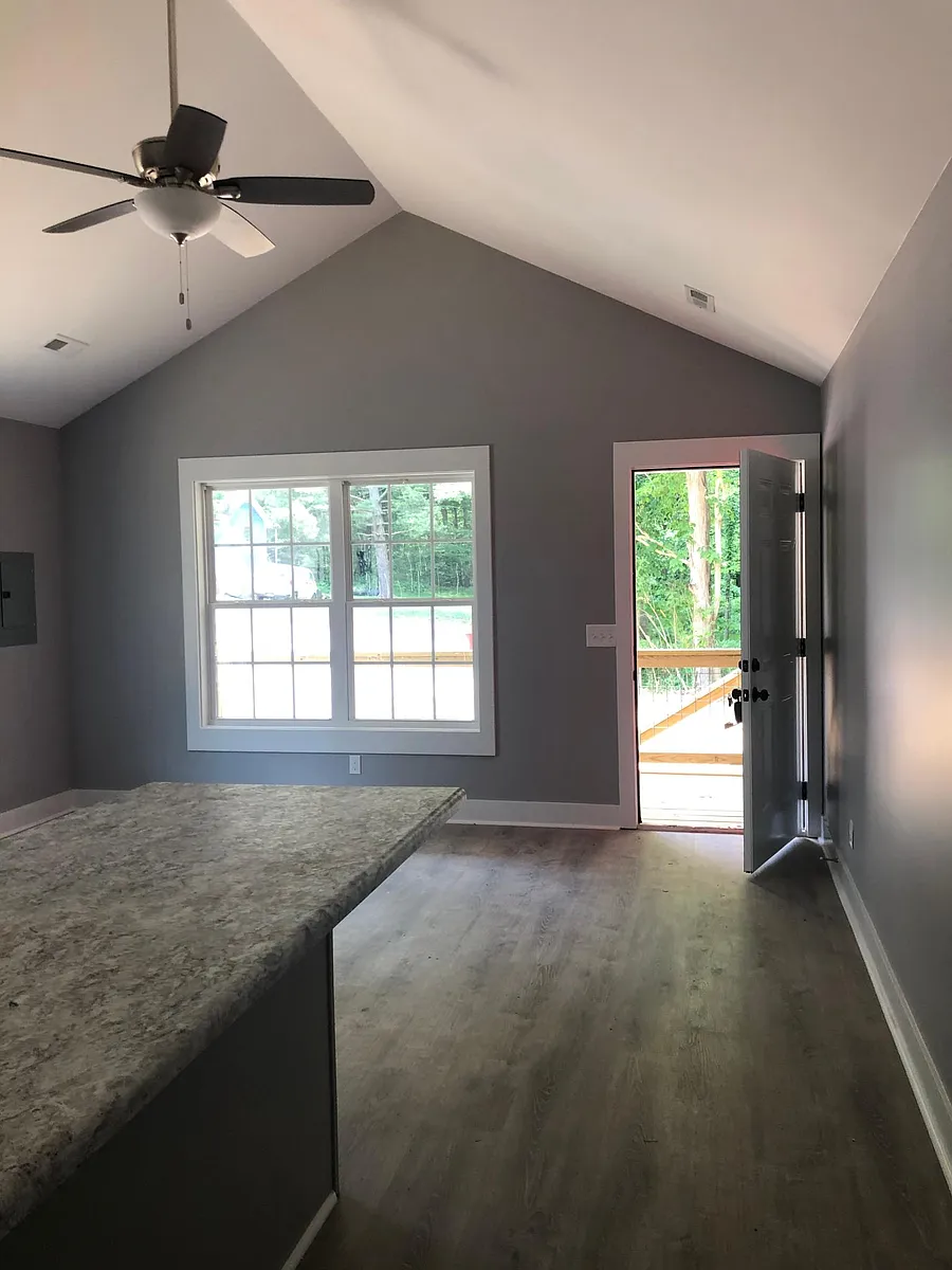 Vaulted ceilings in living room - 457 Shelby St