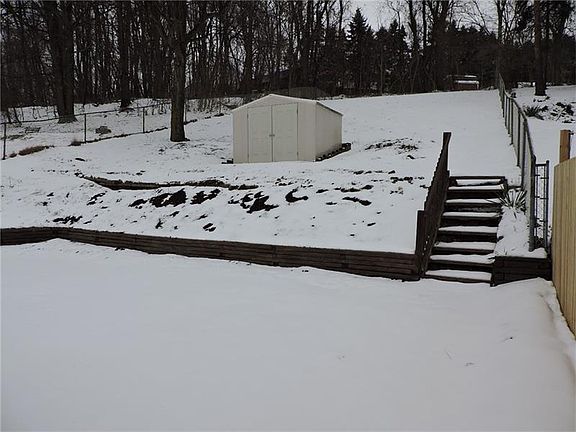 3rd image of 982 Diane Dr