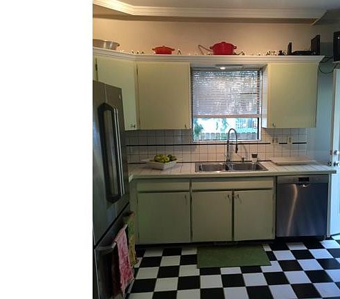 4th image of 1334 W 112th St