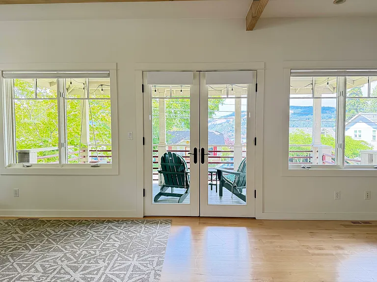 923 Cascade Ave — Photo 8