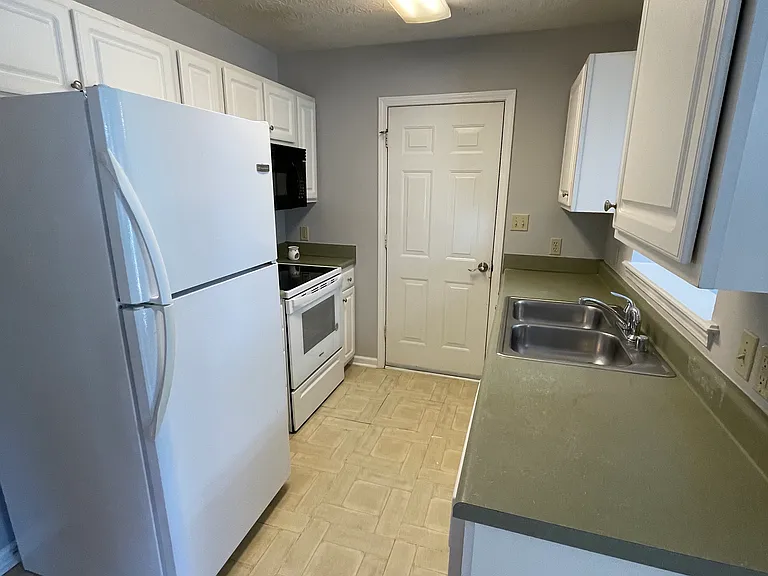 403 Moonlite Ave — Photo 5