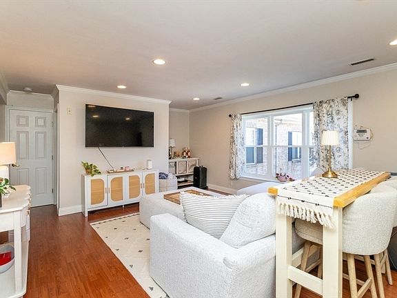 2nd image of 156 Newton St APT 4