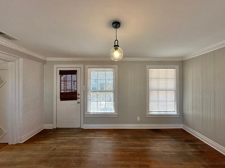 1309 Robertson Ave — Photo 17