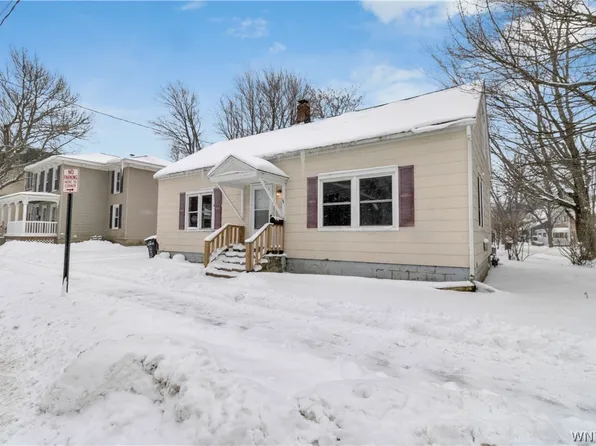 44 Center St, Fredonia, NY 14063