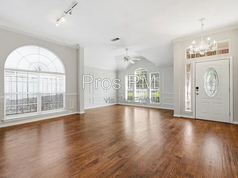 2921 Meadow Glen Dr — Photo 8