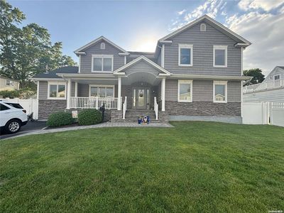 562 Center Chicot Avenue, West Islip, NY, 11795