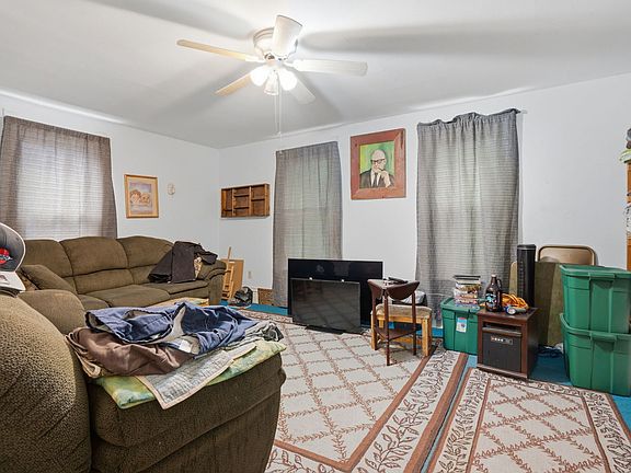 4th image of 719 22nd St