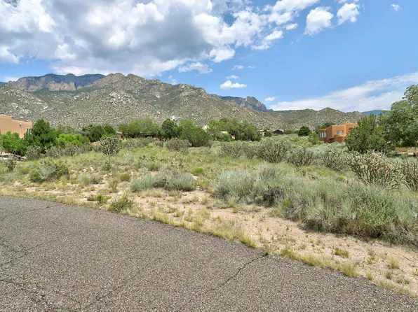 689 Black Hawk Dr NE, Albuquerque, NM 87122