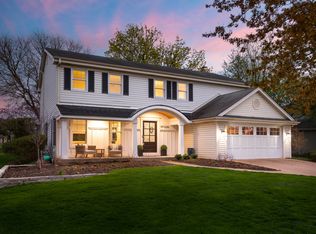 1126 Thunderbird Ln, Naperville, IL 60563