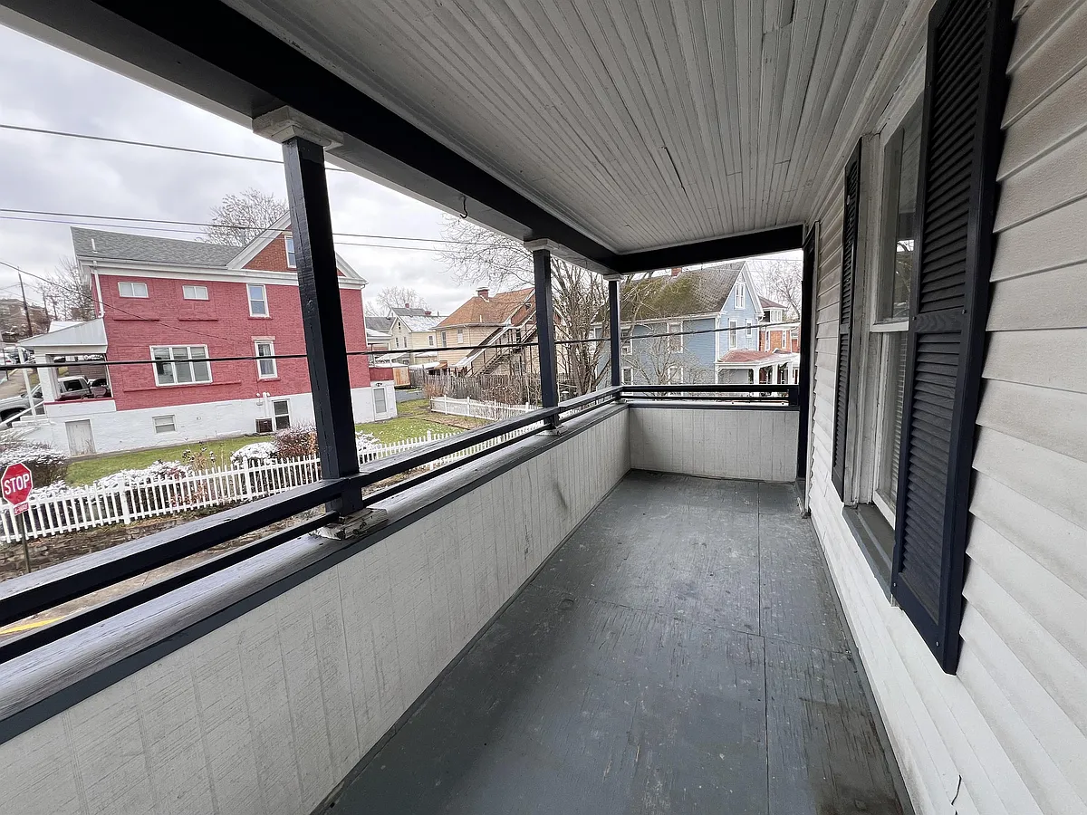 Building Photo - 391 Overdale St