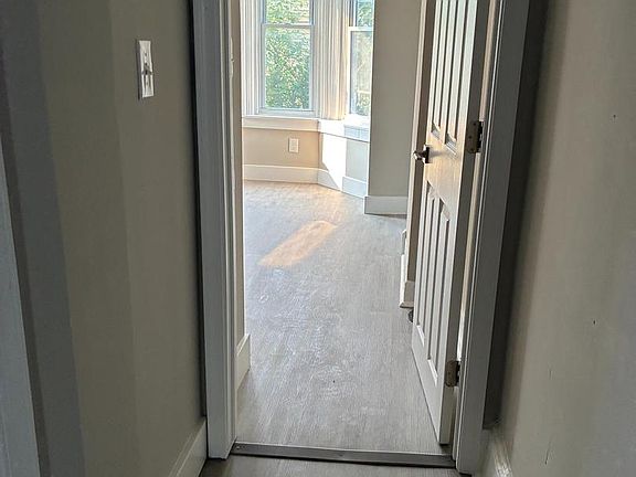 5th image of 2335 Turner St