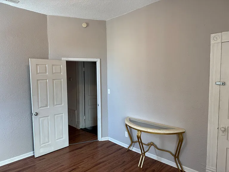 2902-2906 Cherokee — Photo 10