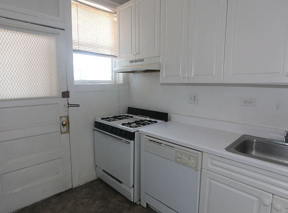 4th image of 639 W Cornelia Ave #N3