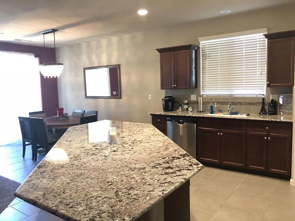 3 bed, 1580 sqft, $2,400 — Photo 4