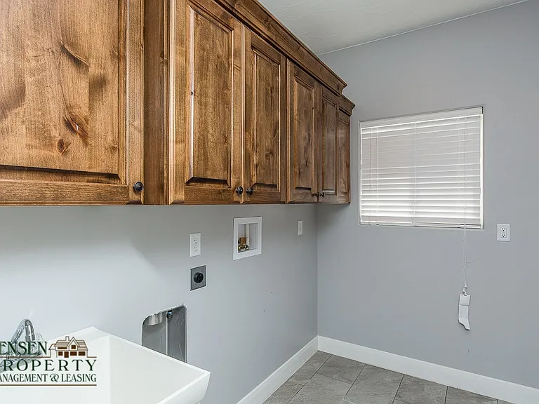 123 N 400 W — Photo 14
