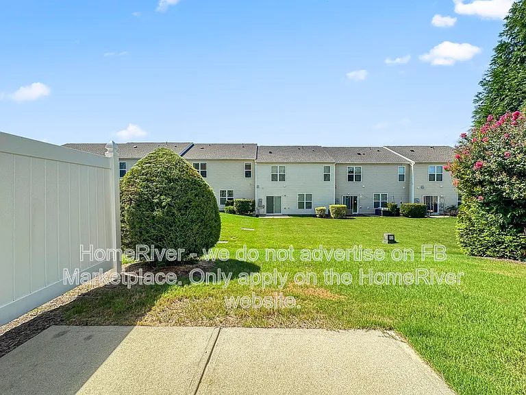 8104 Yaxley Hall Dr — Photo 18