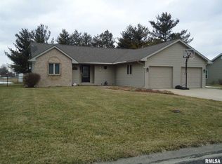 3 Constitution Dr, New Berlin, IL 62670