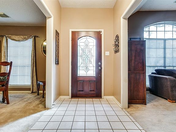 4th image of 1806 E Oakwood Dr