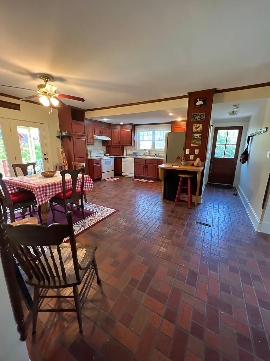 Kitchen/Dining Room - 4557 Sixes Rd