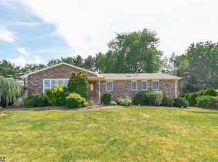 15 Ayers Ln, Clark, NJ 07066