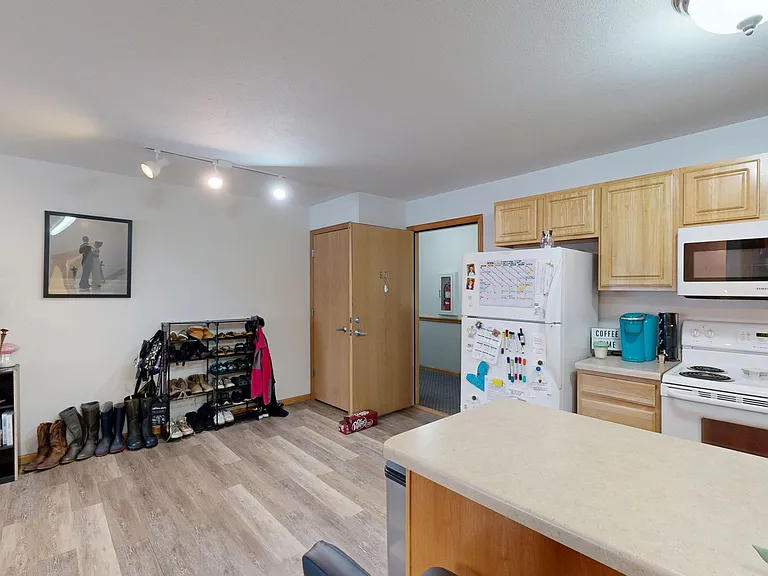 106 N Silver St — Photo 4