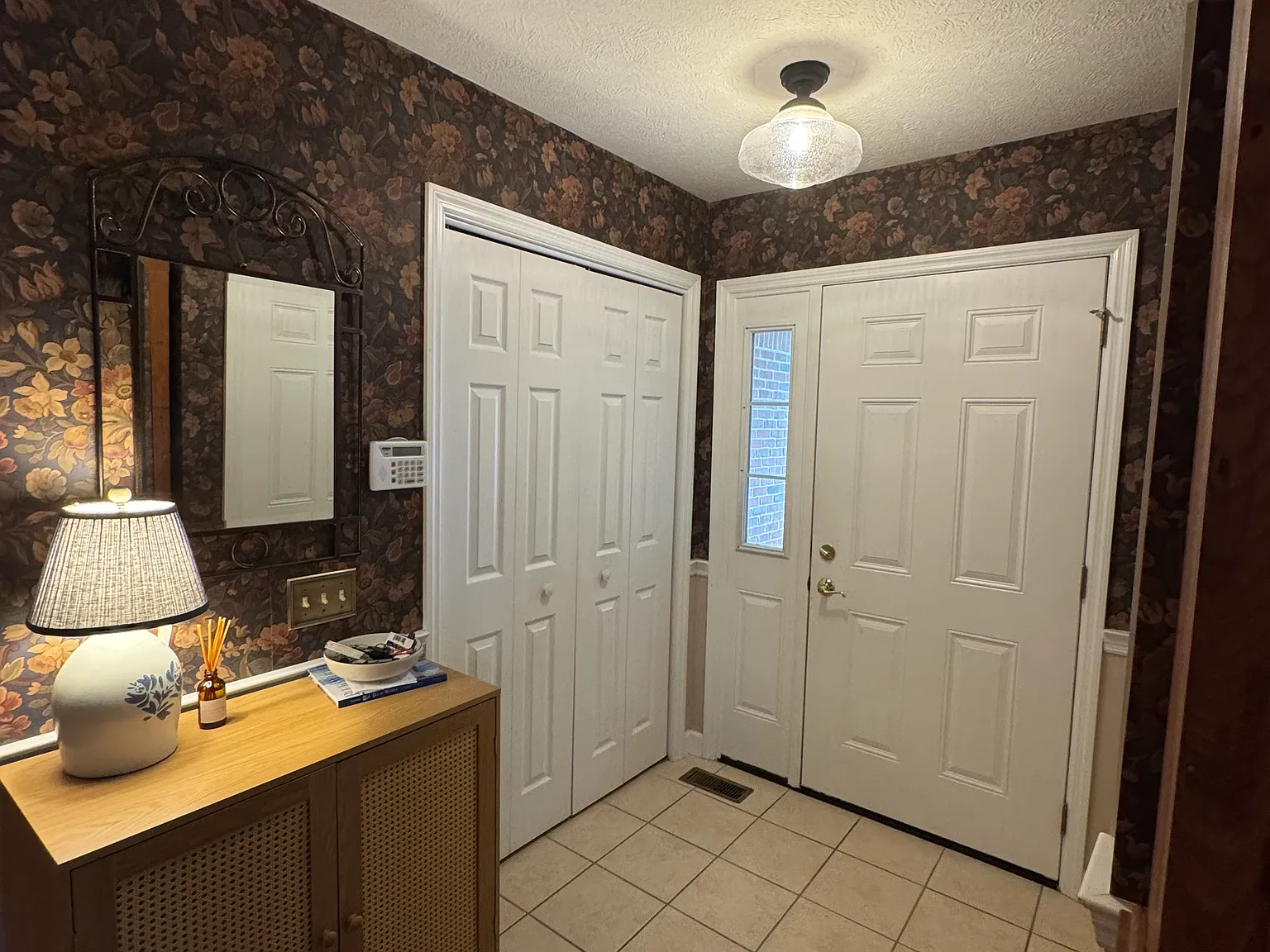 3 bed, 2250 sqft, $2,000 — Photo 2