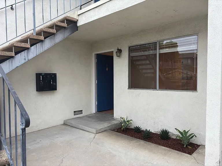 414 N Columbus Ave — Photo 2