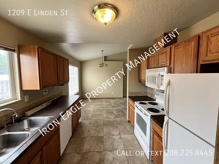 1209 E Linden St — Photo 7