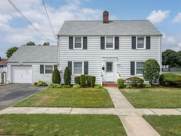 9 Walnut Avenue, Farmingdale, NY 11735