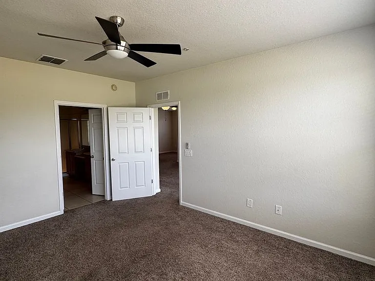4401 SW 52nd Cir #101 — Photo 17