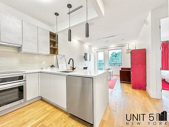 3rd image of 223 Howard Ave #4F