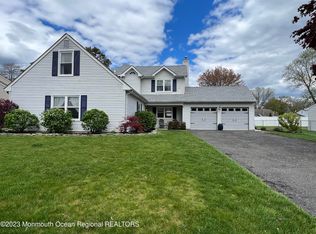 18 Berkshire Dr, Howell, NJ 07731