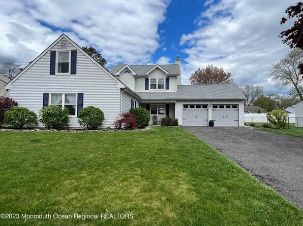 18 Berkshire Drive, Howell, NJ 07731