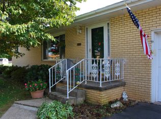 730 Circle Dr, Belpre, OH 45714