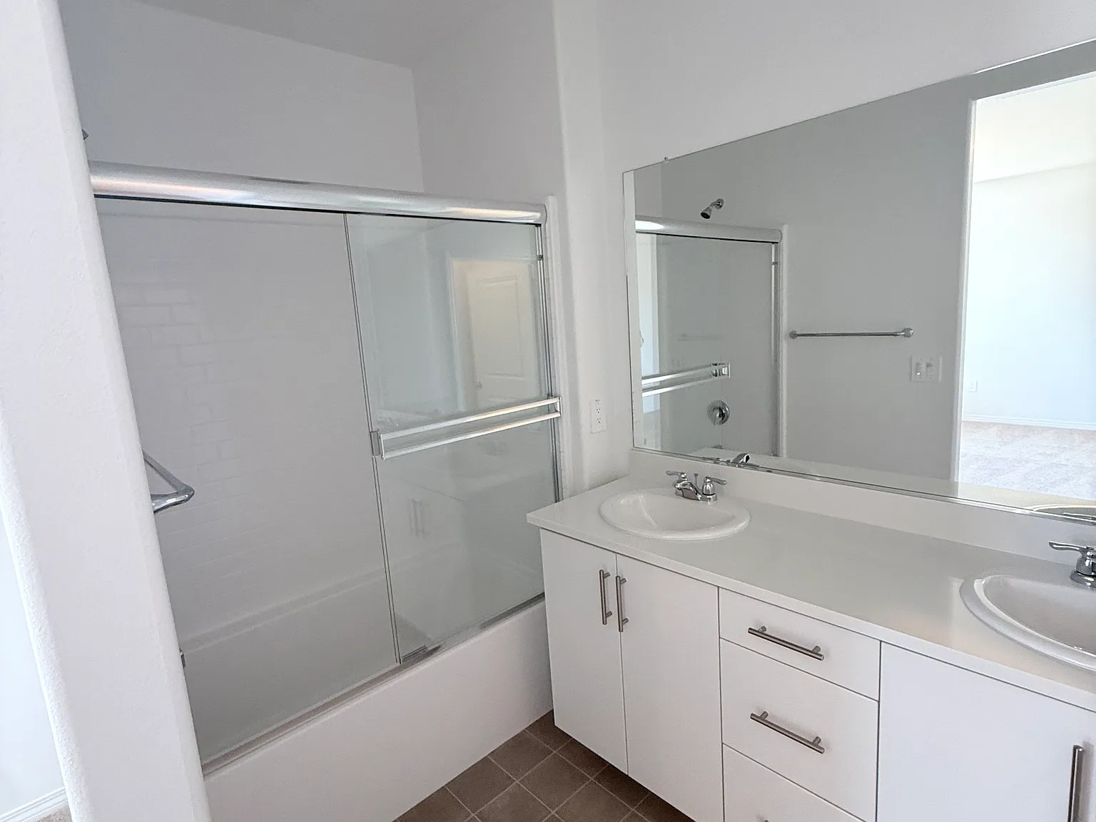 4 bed, 2194 sqft, $3,600 — Photo 2