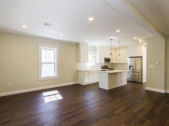 2nd image of 397 Norfolk St #2A