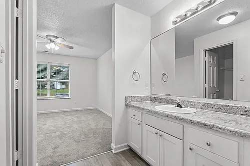 Skyside Landing Apartments — Photo 22