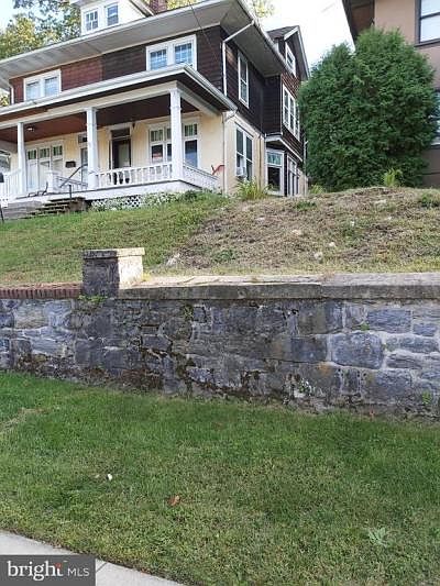 2nd image of 2424 Fairview Ave