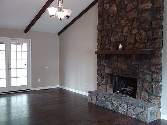 3rd image of 1117 Ladonna Dr