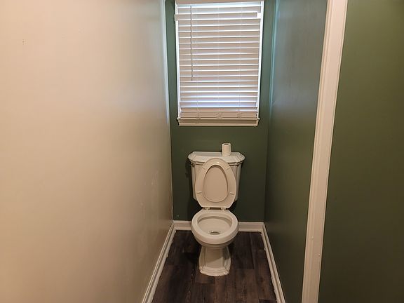 4th image of 413 Barclay Ave