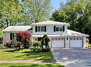 79 Primrose Ln, Closter, NJ 07624
