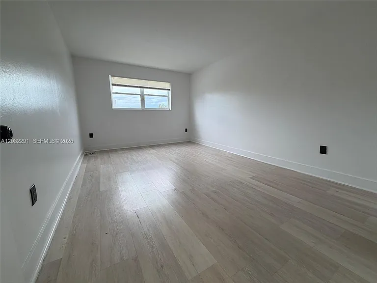 12215 W Dixie Hwy #206 — Photo 9