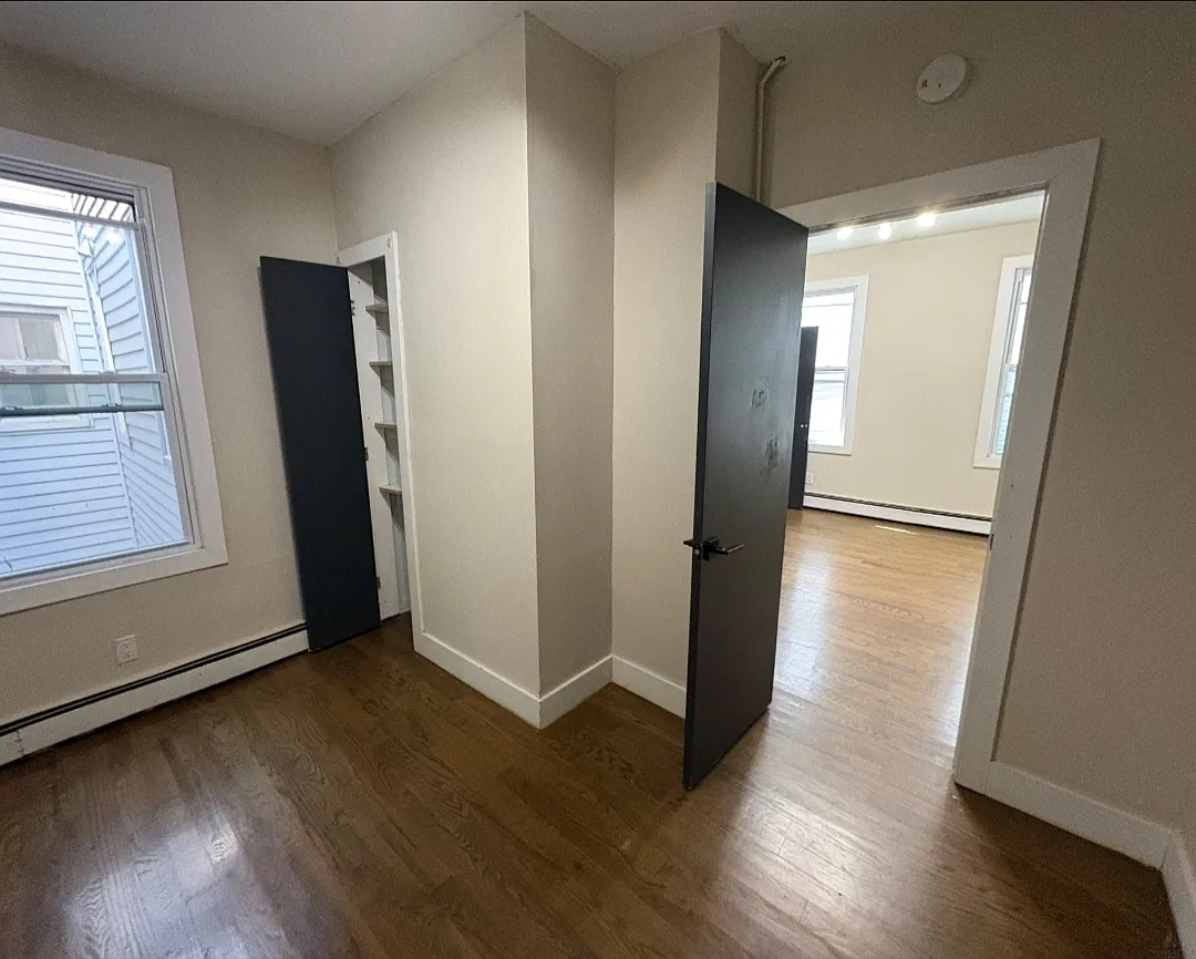 5 bed, $3,200 — Photo 2